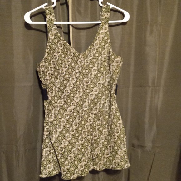 Green Tank Top with Brown Waist Band - Picture 2 of 6